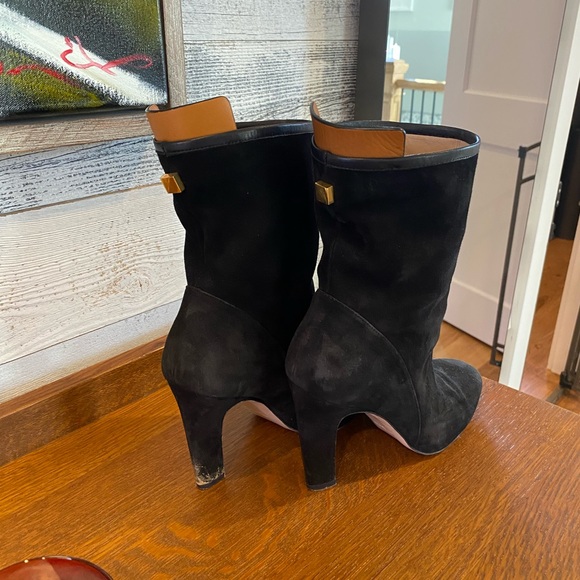 Stuart Weitzman ankle boots! Classy and Comfortable! - Picture 3 of 5